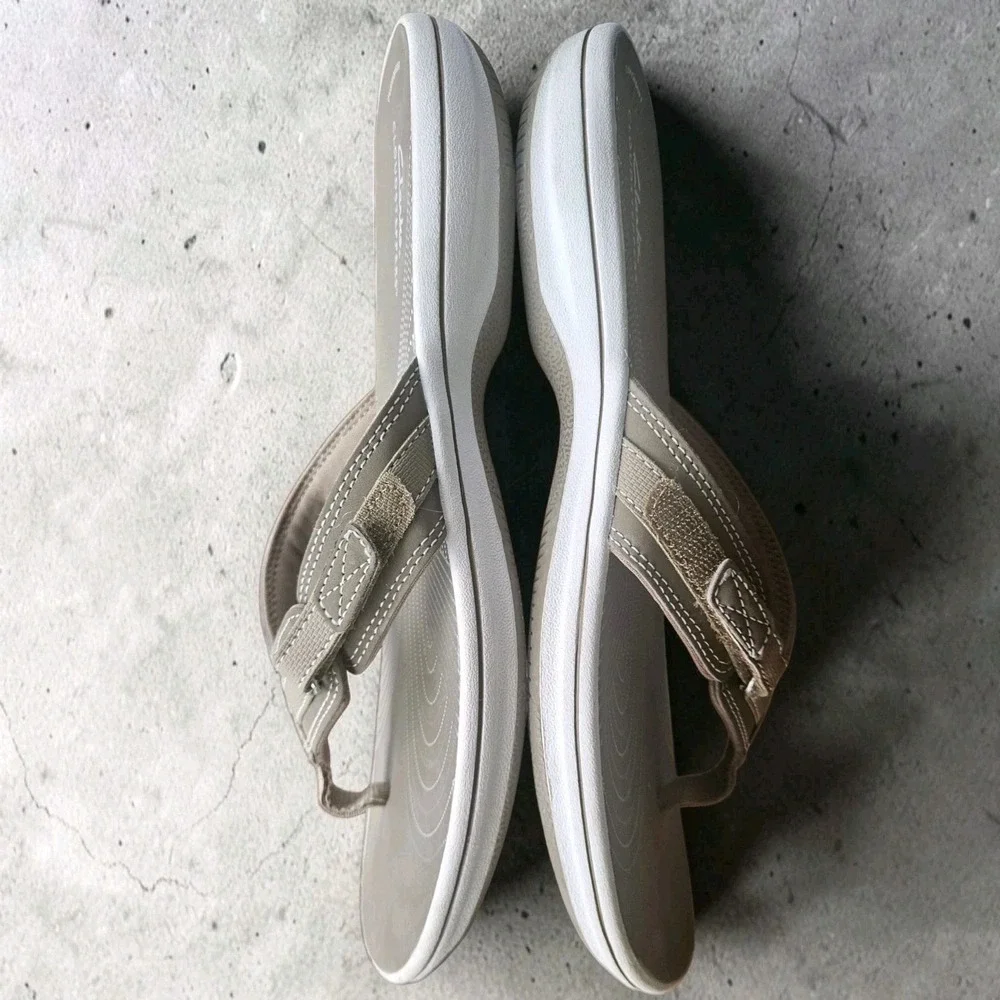 Clarks Breeze Sea Flip Flops Womens 11 Beige Cloudsteppers Comfort‎ Sandels